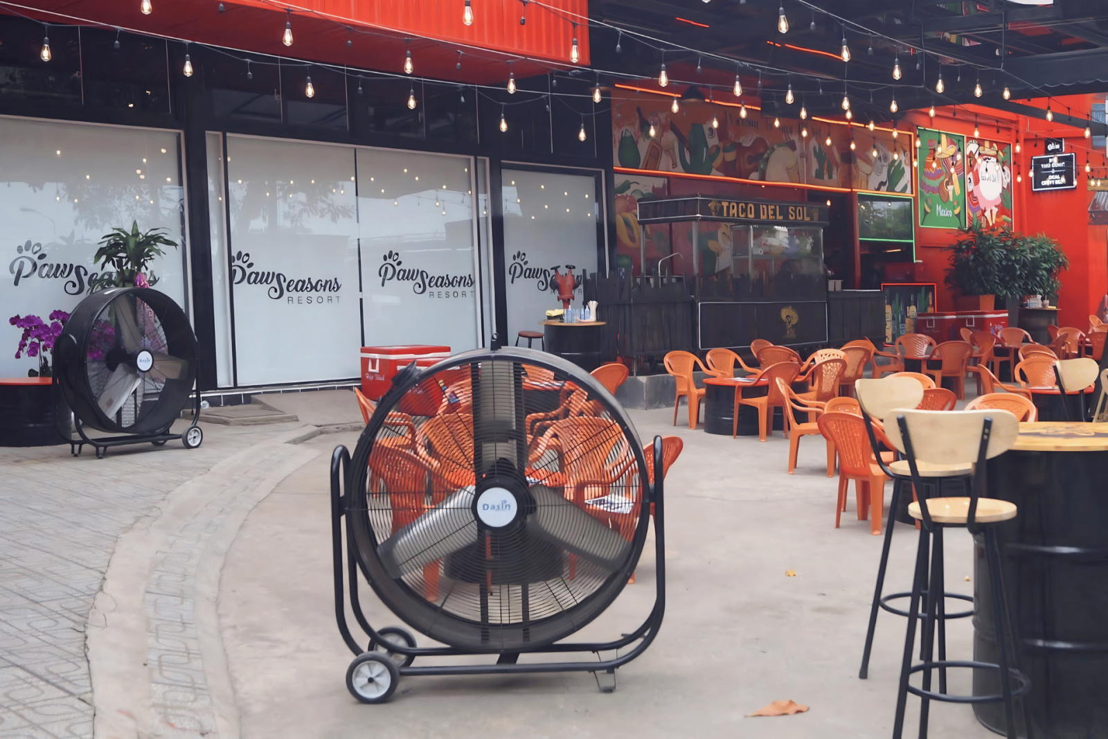quạt quán cafe