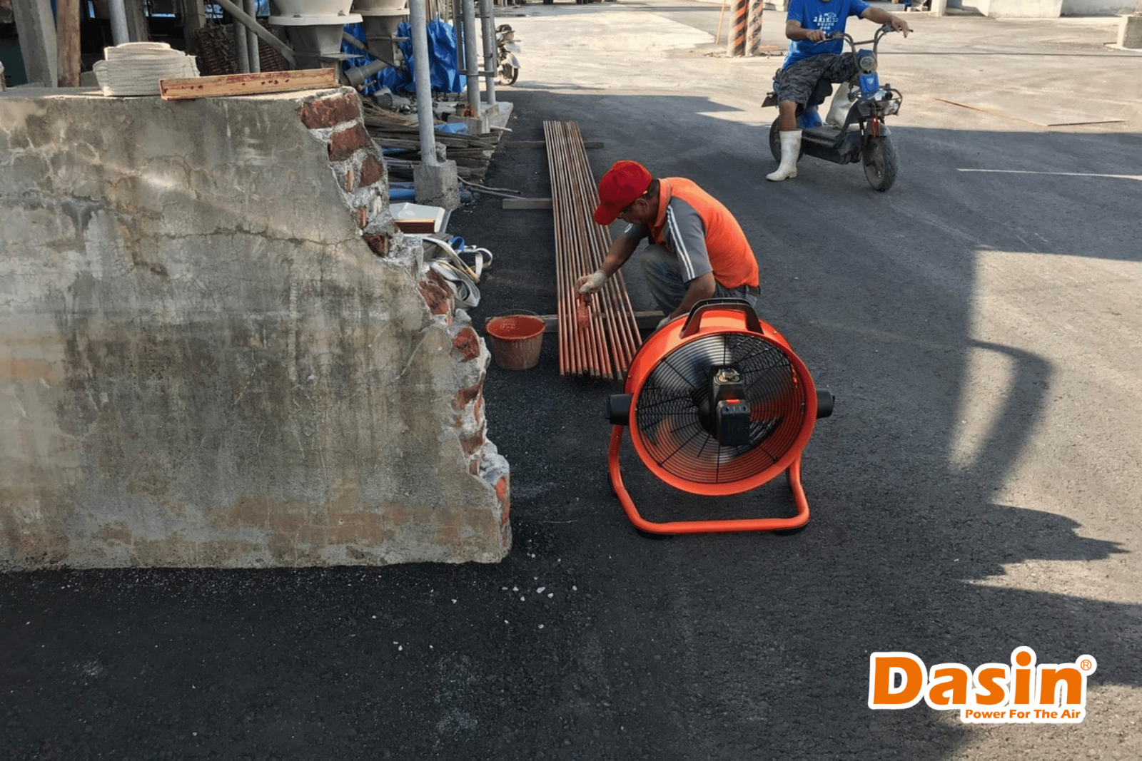 quạt sát đất dùng pin